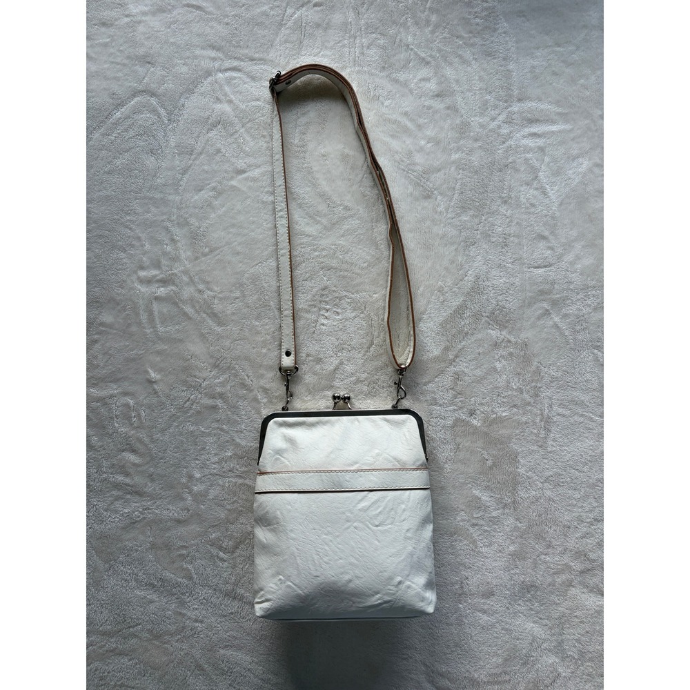 Bueno White Kiss Lock Frame Faux Leather Crossbody Bag Womens Medium Good